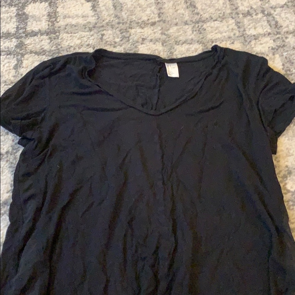 Black flowy t shirt H&M
